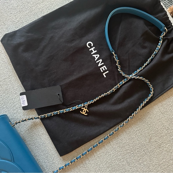 Chanel Mania Flap Blue Lambskin Leather Bag, Chain Strap & COA - Picture 4 of 16